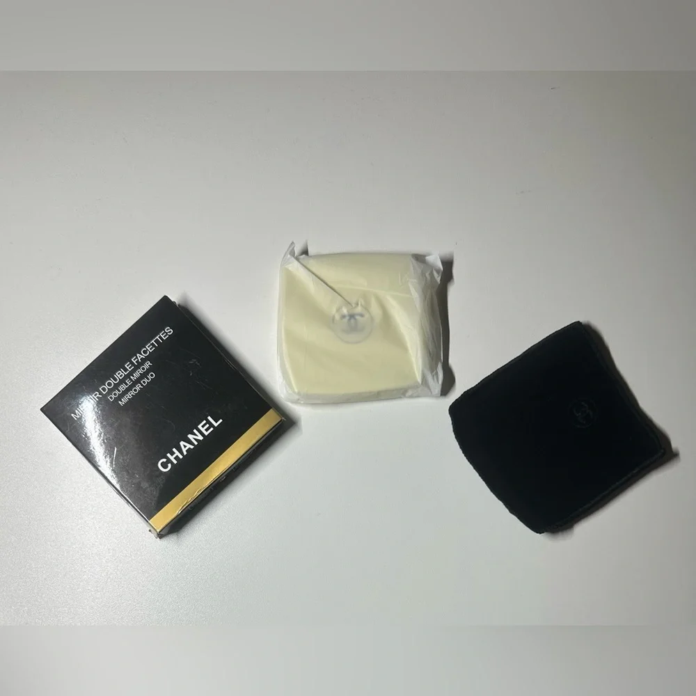 CHANEL Mirror Duo Compact Double Facette in Yellow GWP NWB - Picture 7 of 10